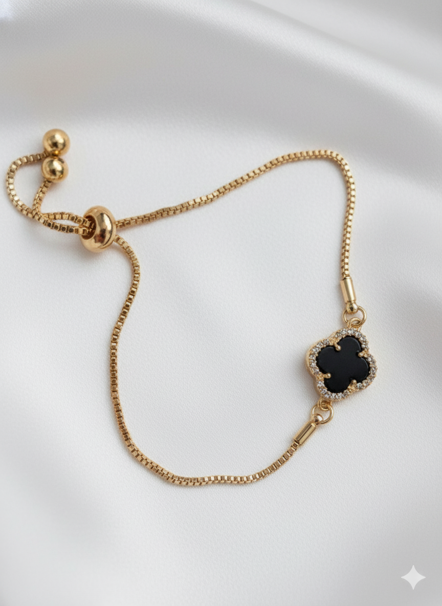 “Black Clover” Tek Yoncalı Siyah Taşlı Kalın Zirkon Kadın Bileklik Habos Store
