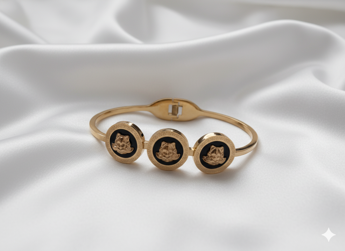 “Golden Lion” Altın Renkli Aslan Figürlü Kelepçe Kadın Bileklik Habos Store