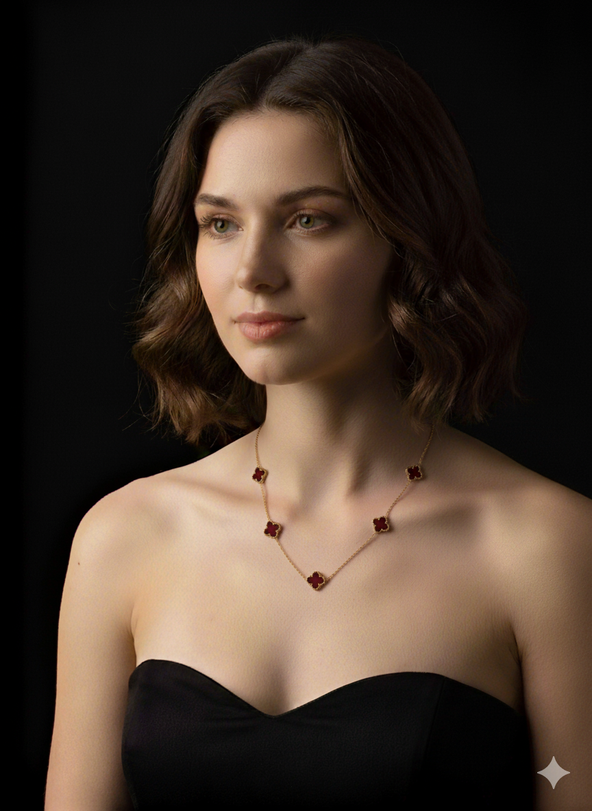 “Red Clover” Kırmızı Çiçekli Yonca Paslanmaz Çelik Kolye Habos Store