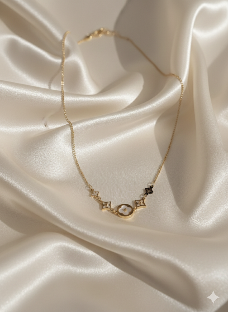 “Star Blossom” Yıldızlı Çiçek Detaylı Paslanmaz Çelik Kolye Habos Store