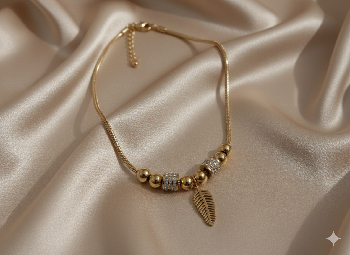 “Golden Leaf” Işıltılı Altın Renkli Yaprak ve Boncuk Detaylı Paslanmaz Çelik Kolye Habos Store