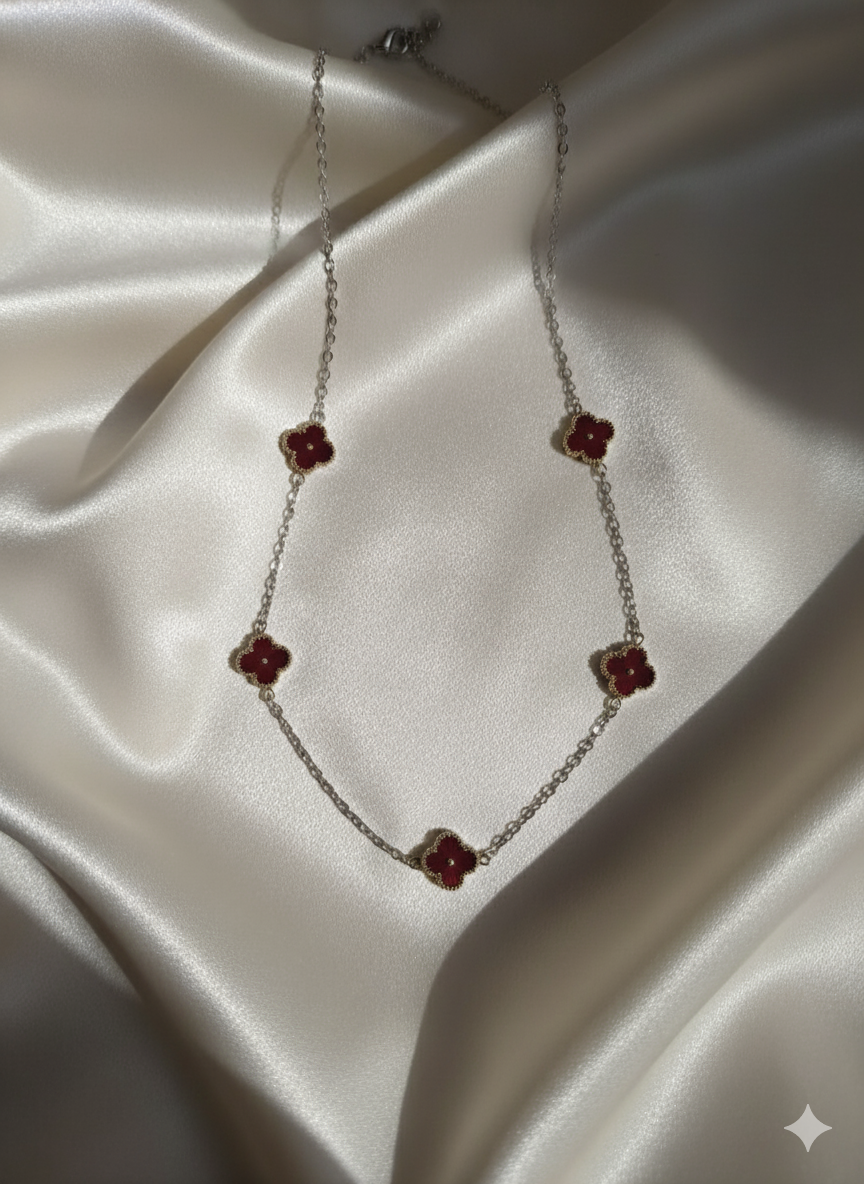 “Red Clover” Kırmızı Çiçekli Yonca Paslanmaz Çelik Kolye Habos Store