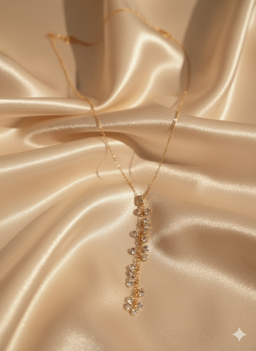 “Golden Spark” Altın ve Beyaz Taş Renkli Parıldayan Boncuklu Paslanmaz Çelik Kolye Habos Store