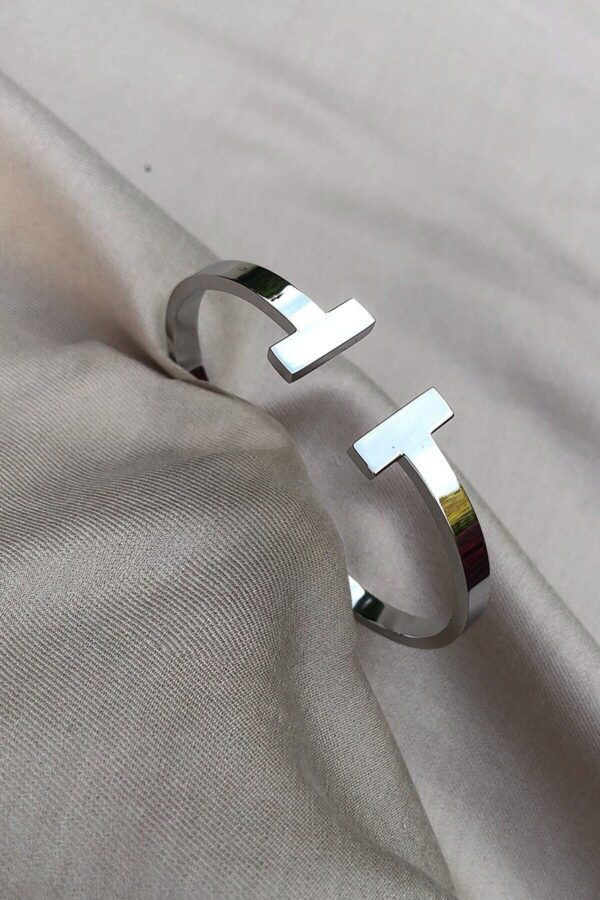 “Silver Elegance” Gümüş Renkli Kadın Bileklik Habos Store